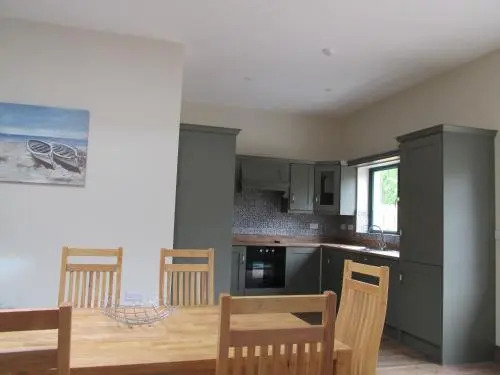 Lakeview Courtyard Cottage