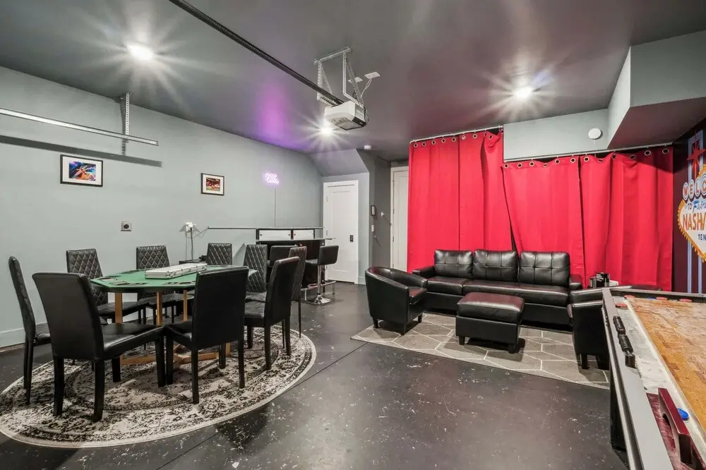Private Home w Rooftop Game Room Near Downtown