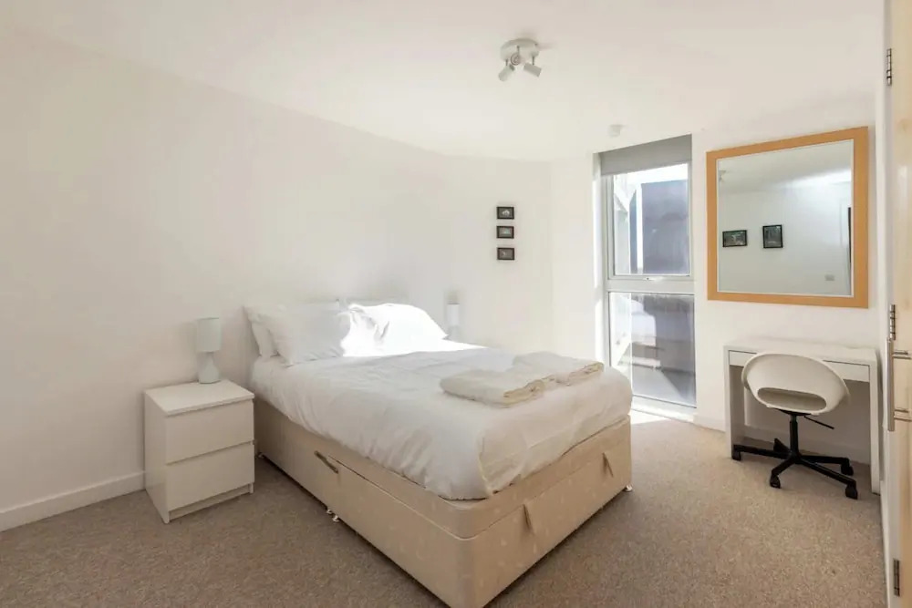 Bright & Airy 1 Bedroom Apartment in Trendy Peckham