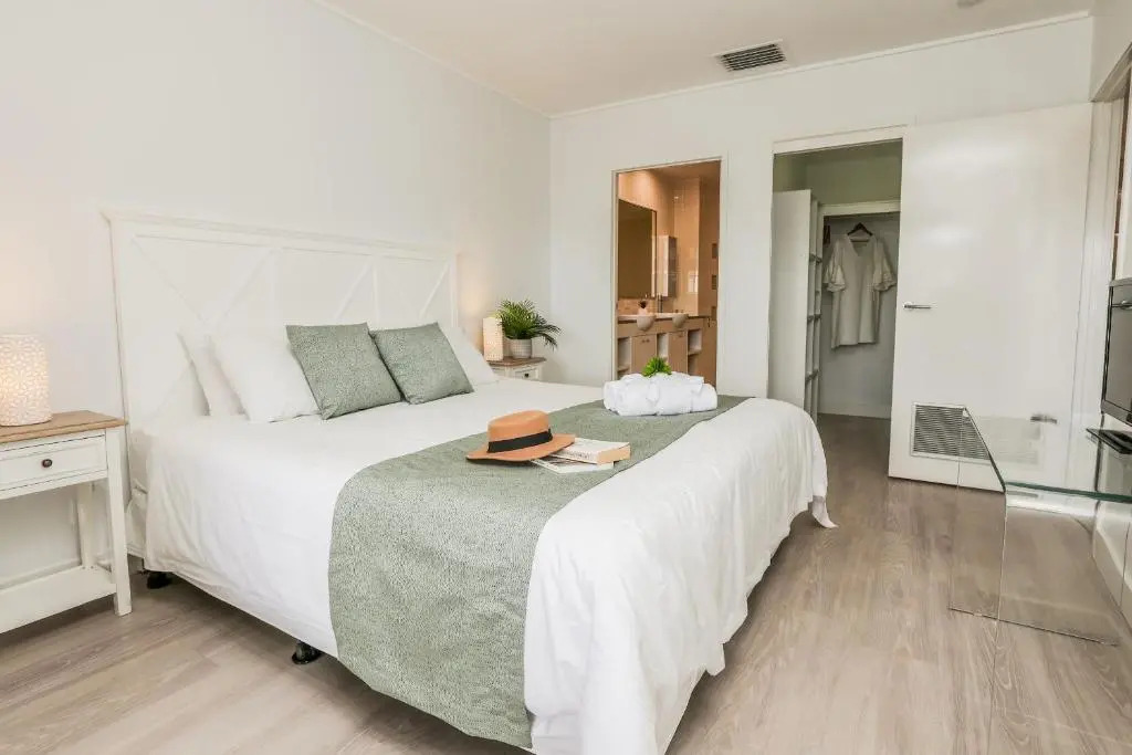 Azure Vista - 3 Bedroom Unit - Ocean Views