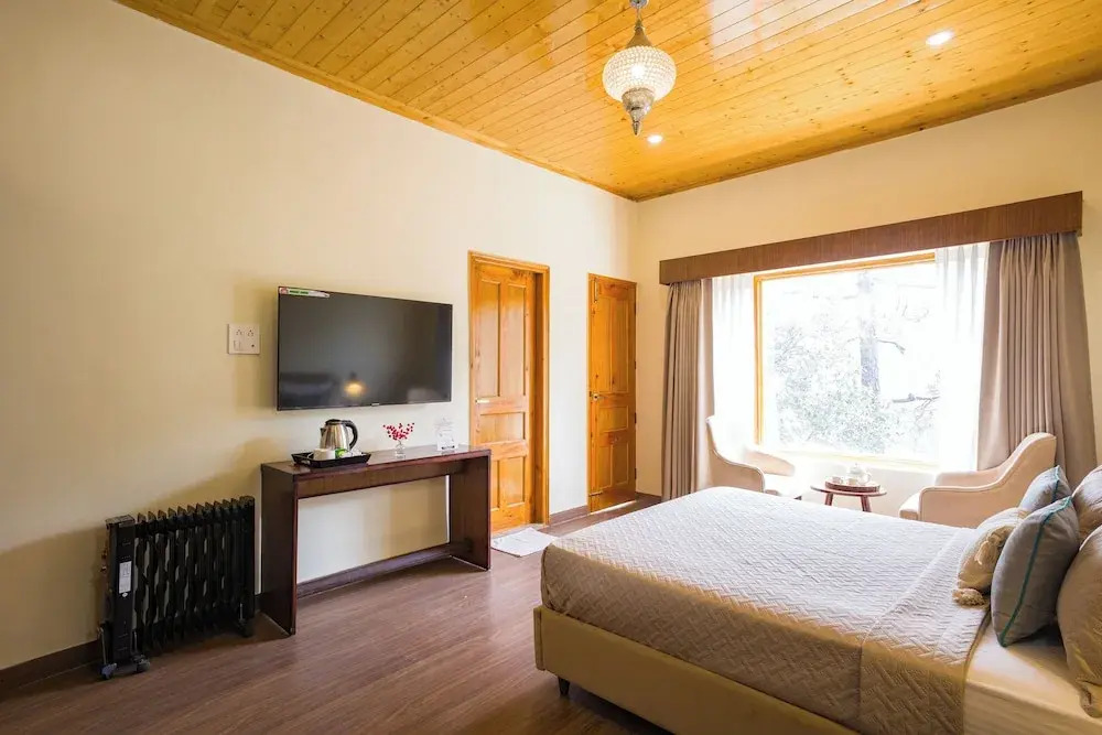 Alaya Stays Luuma Luxury Villa - Hillside 5-BHK Villa Amidst Pines With Garden, Balcony & Lounge