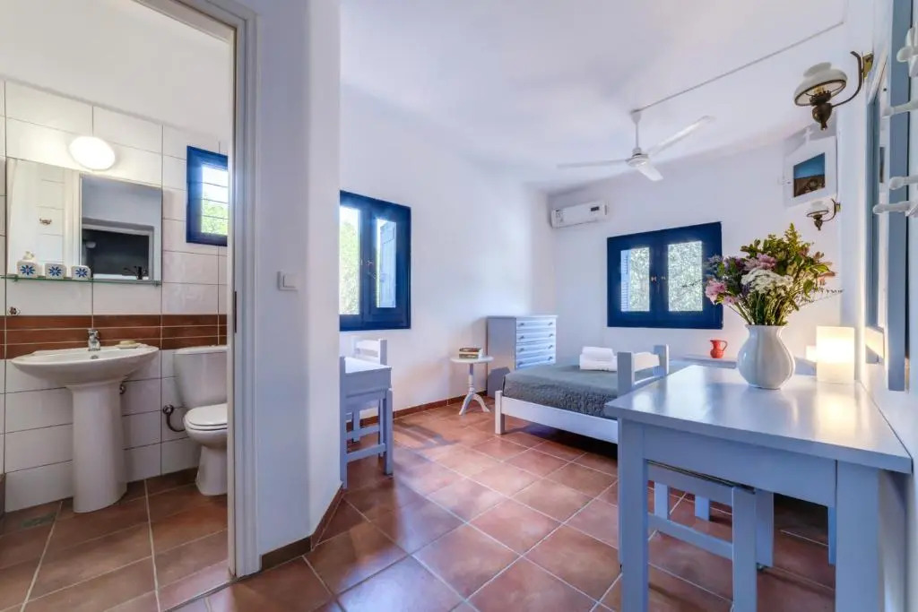 Peggy's Place, Traditional Cycladic House in Drios
