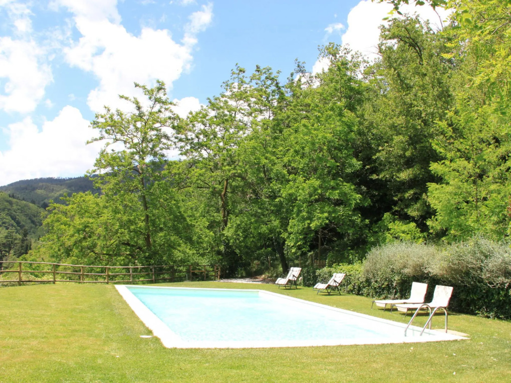 Idyllic Tuscan Hideaway with Pool and spa