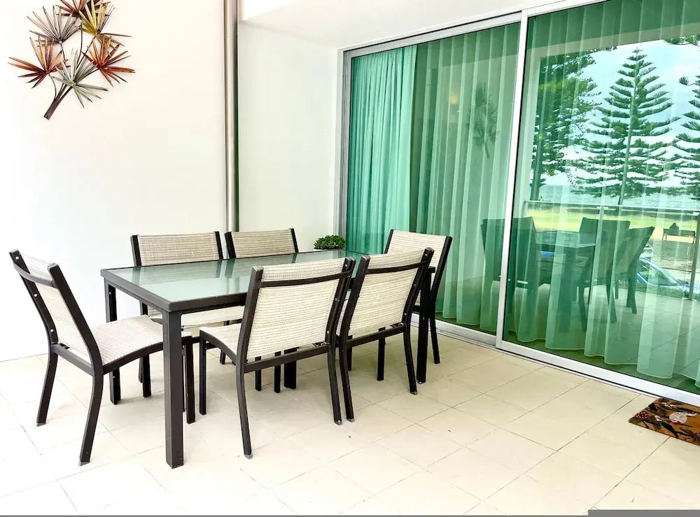 Breeze Beachfront Apartment no 9