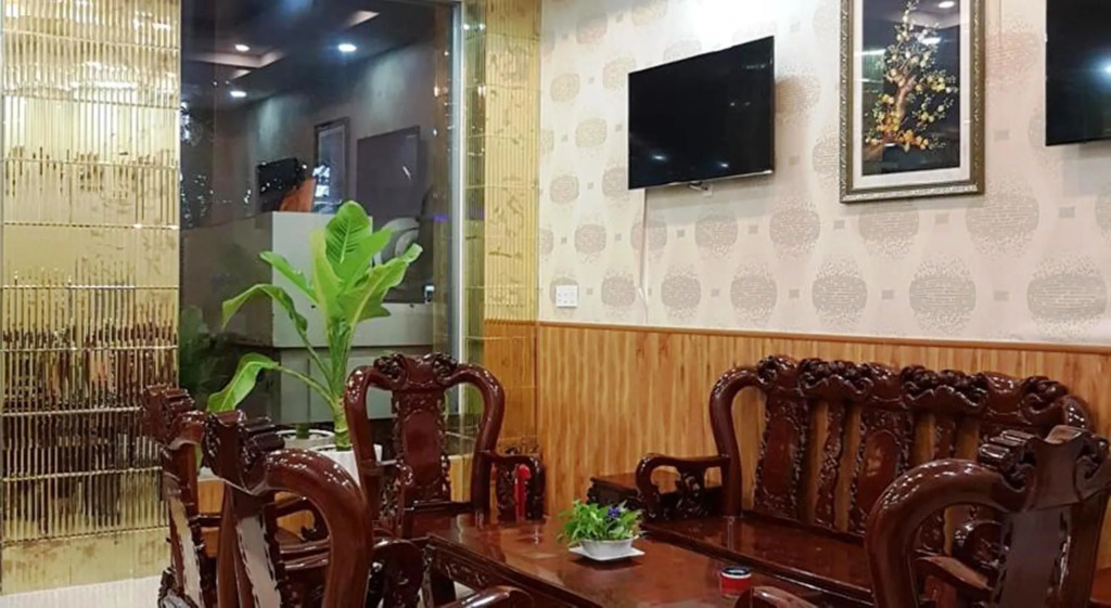Thi Long Phụng Hotel
