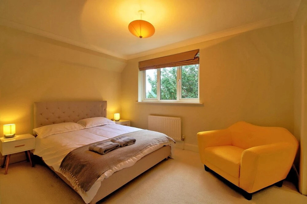 Spacious 4 bed family home in leafy Oxford suburb