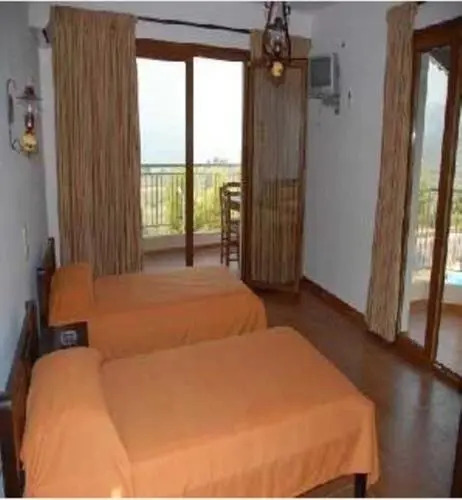 Hotel Yades