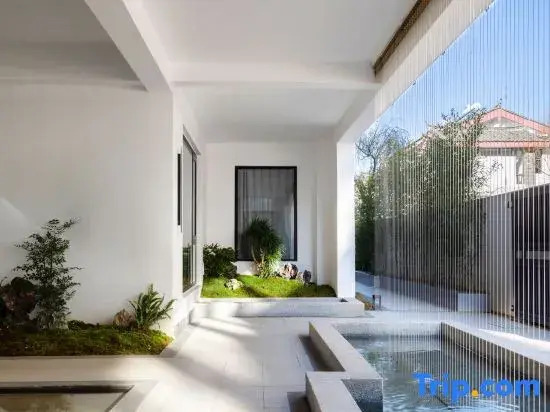 Yueshi · Yunyue Holiday Villa Designer Luxury Resort Hotel (Sunshine on Golden Mountain View Store)