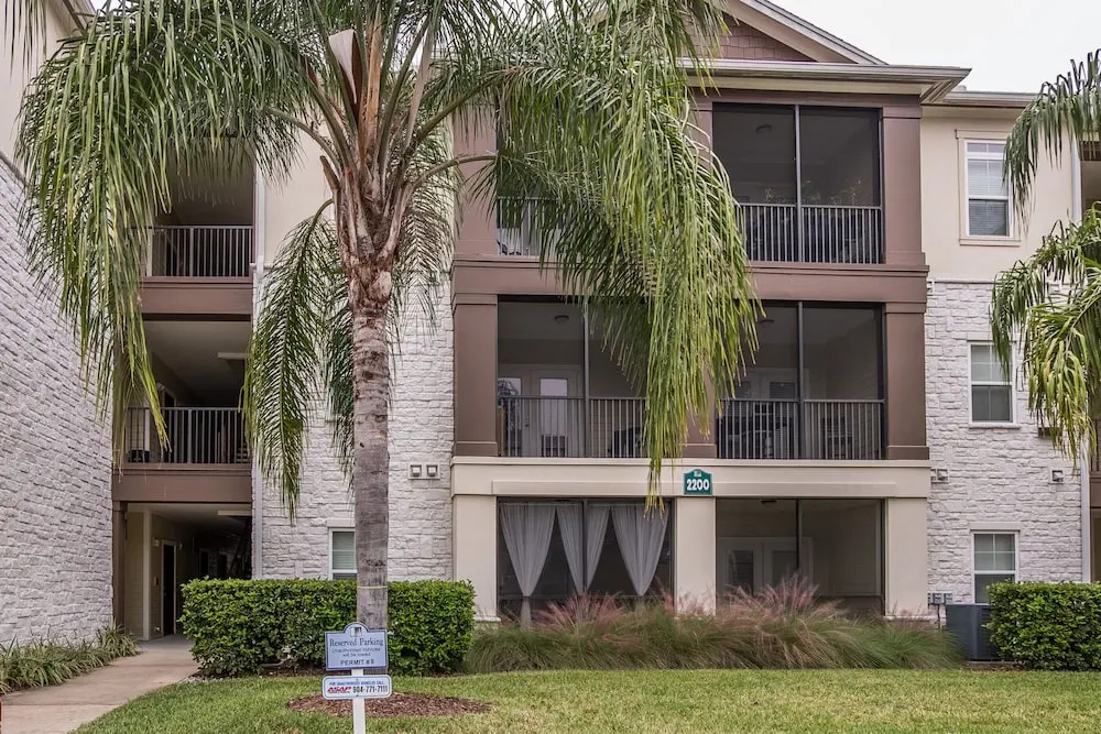 Southside 1 BR Apt with Parking by Frontdesk