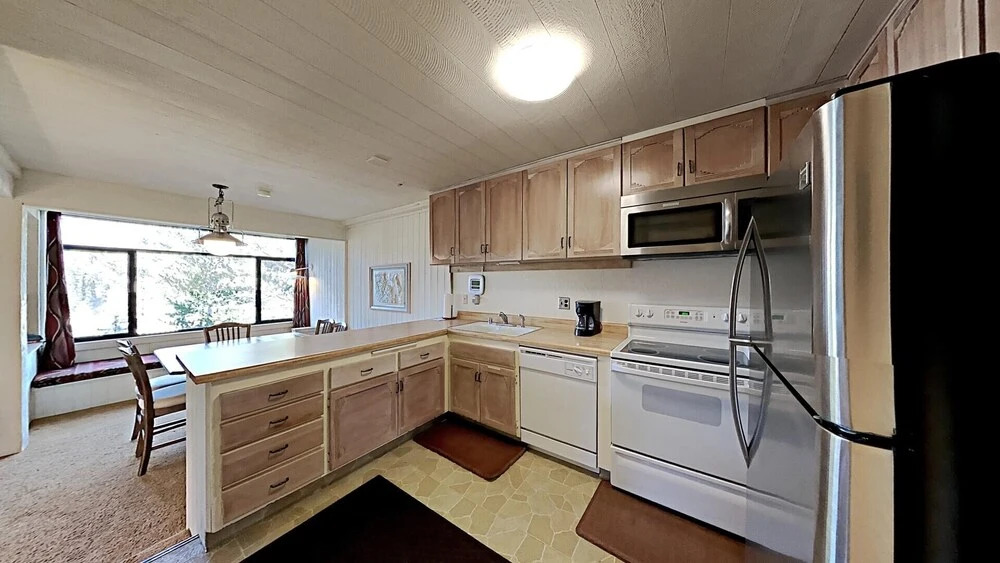 Spacious 2 BR Units at 1849 Condos with FREE Pool, Parking & Wifi