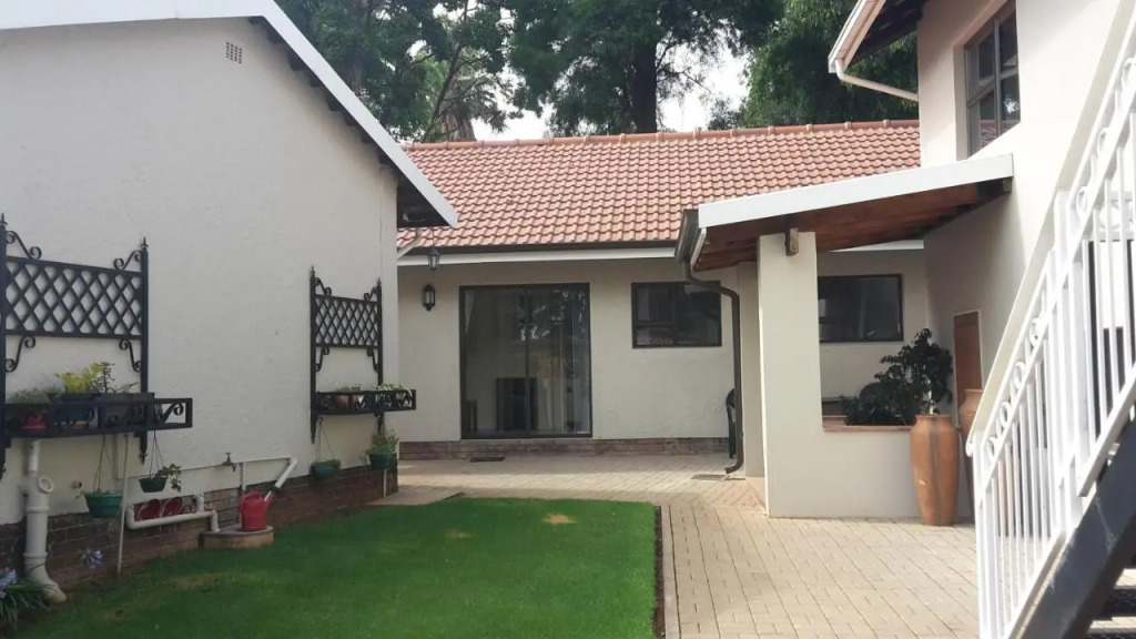 Acacia Grove Guest House