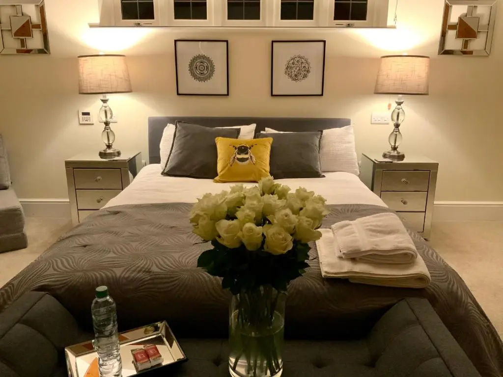 Private Room - The Beam Suite - Burway House on The River Thames