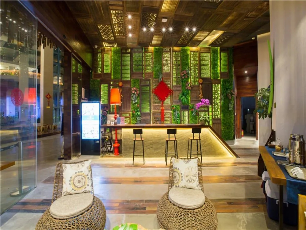 Poly Phoenix Hotel