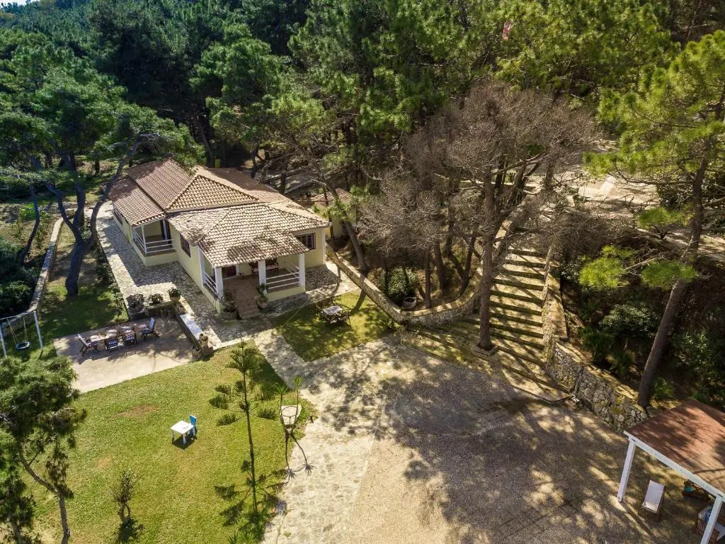 Azzuro Beach House - On the Beach & Private Pool, by ZanteWize
