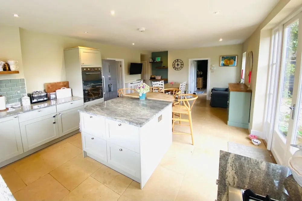Stunning 6-bed Country House With Heated Pool