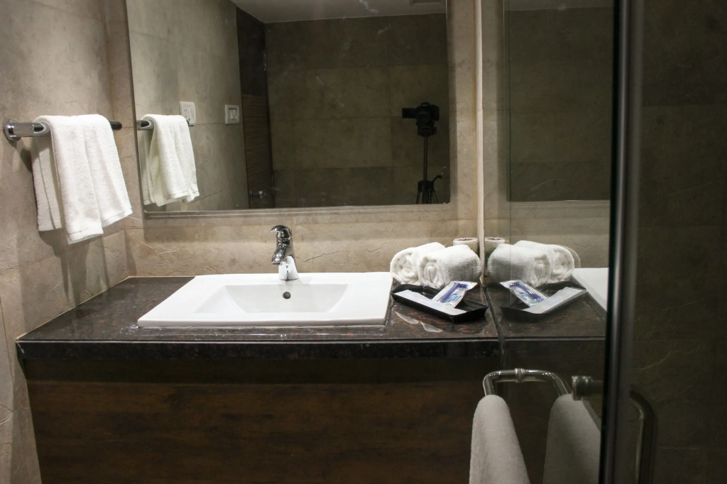 Golden Chariot The Boutique Hotel, Andheri