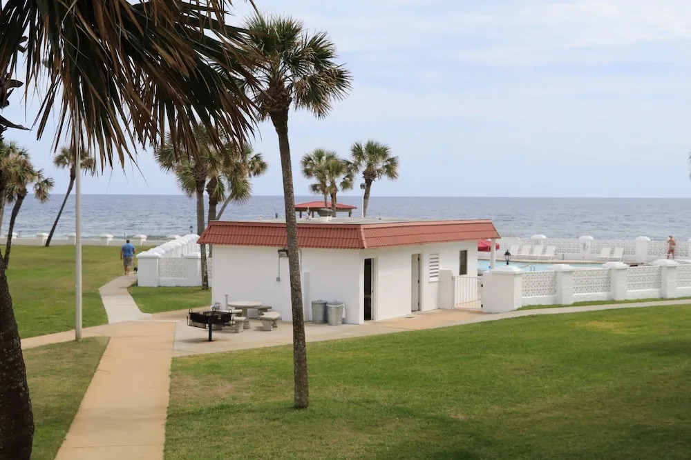 420 El Matador 2 Bedroom Condo by RedAwning