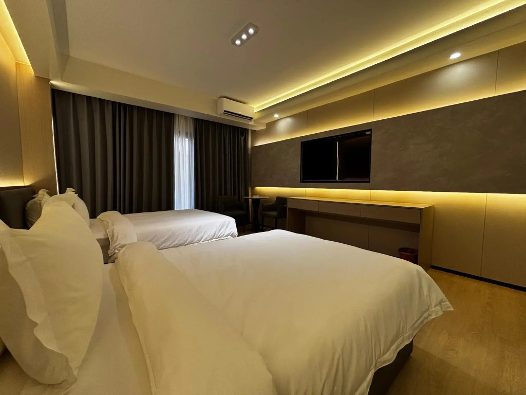Lido De Paris Hotel