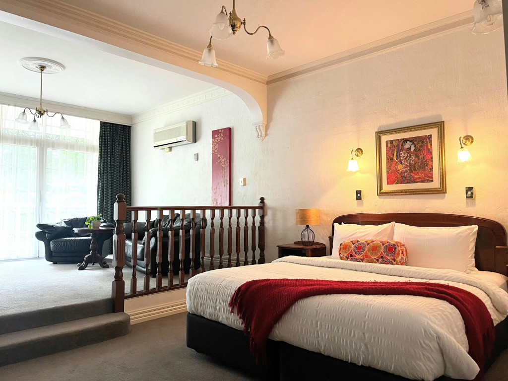 Victoria House Motel and Wine Bar