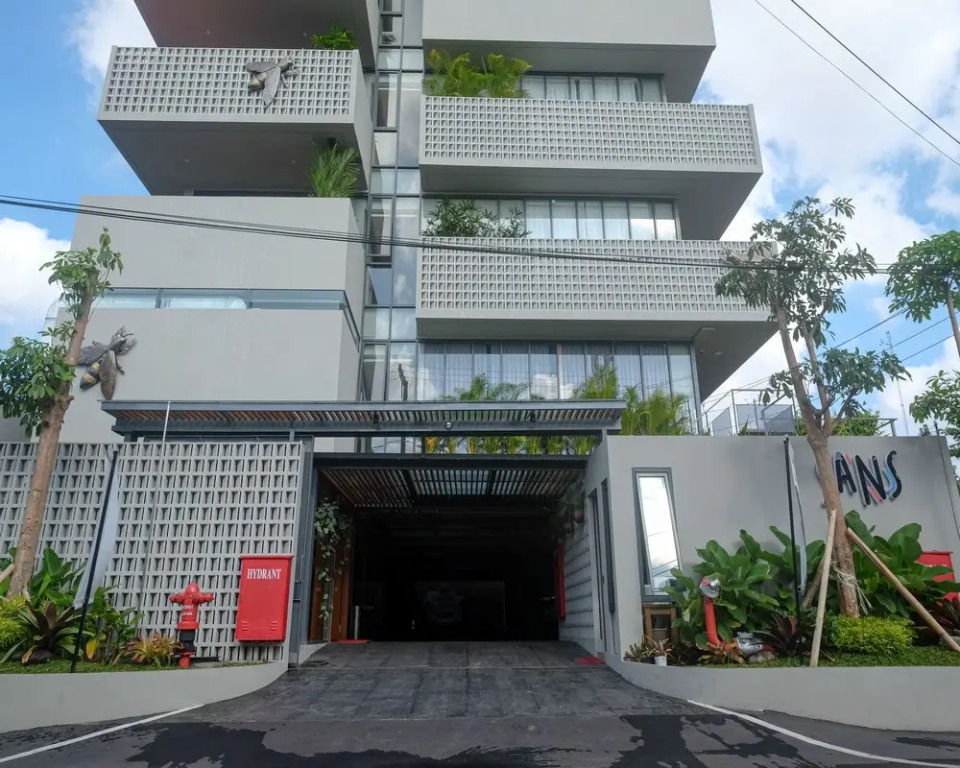 Sans Hotel RG Living Jogja by RedDoorz