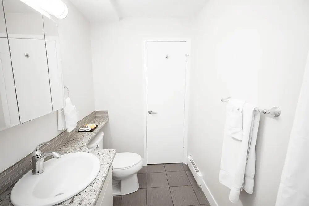 2-bedroom Suite on Corydon Ave Parking Included