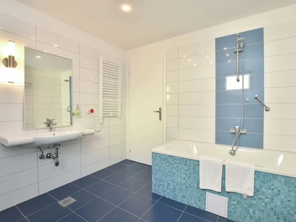 Swanky Villa in Makarska With Sauna, Jacuzzi & Mountain Views