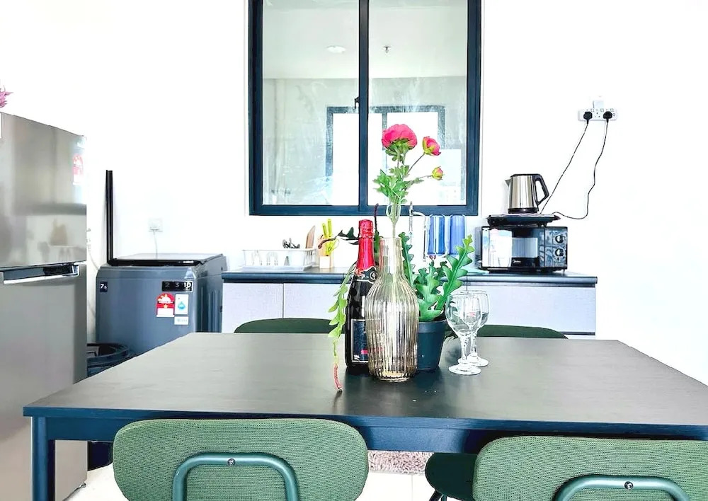 OYO Home 90948 Irishe Homestay Penang City Seaview