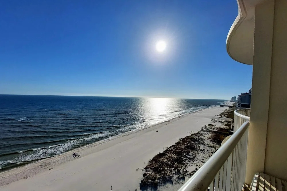 Royal Palms 1306 1 Bedroom Condo by RedAwning