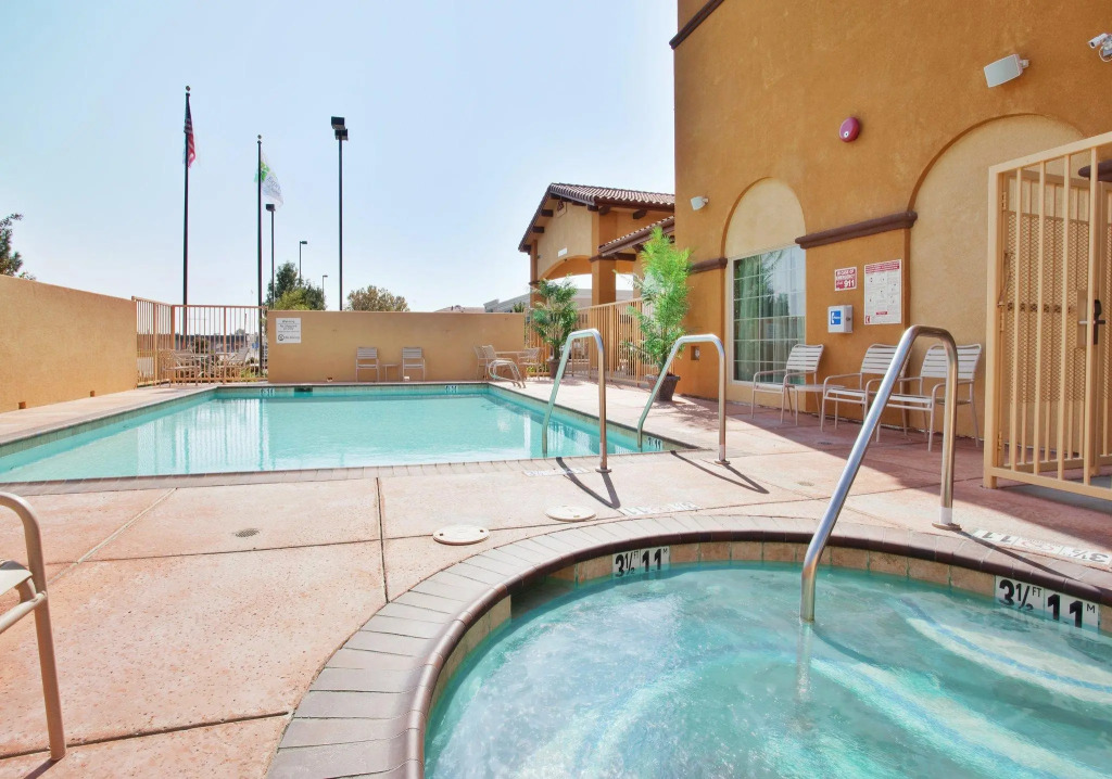 Holiday Inn Express Hotel & Suites Willows by IHG