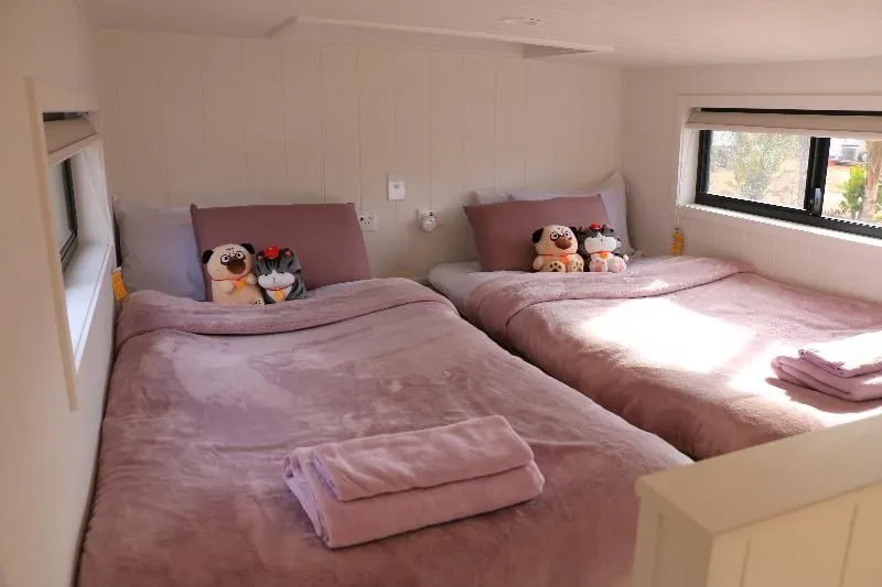 The Pink Lake Tiny House - Sakura