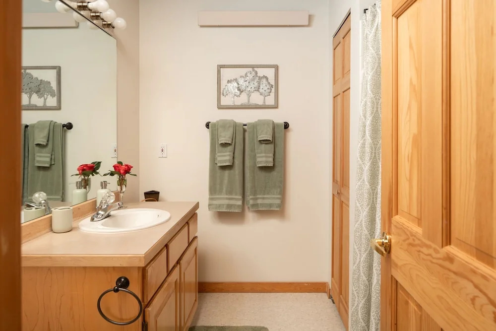 Lookout Lodge In Wondervu 4 Bedroom Home by RedAwning