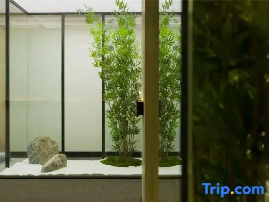 SFEEL DESIGN Hotel (Chengdu Renmin South Road Nijiaqiao Subway Station)