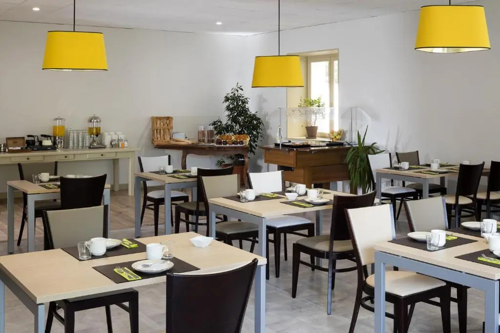 Logis Hôtel Restaurant Les Cèdres
