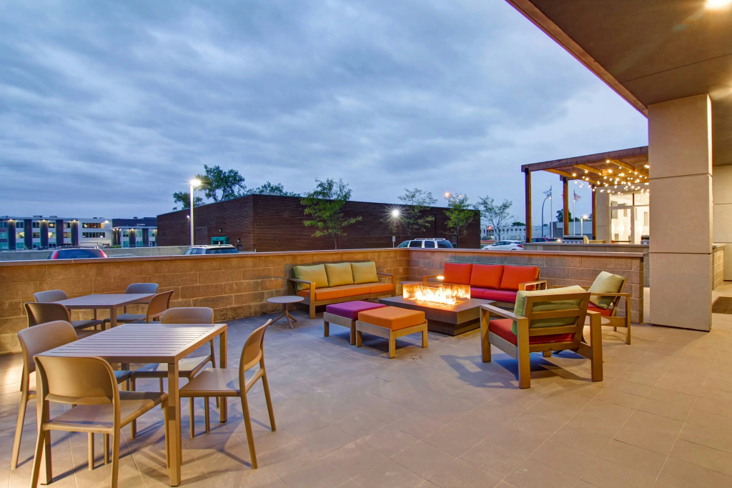 Home2 Suites By Hilton Montreal Dorval