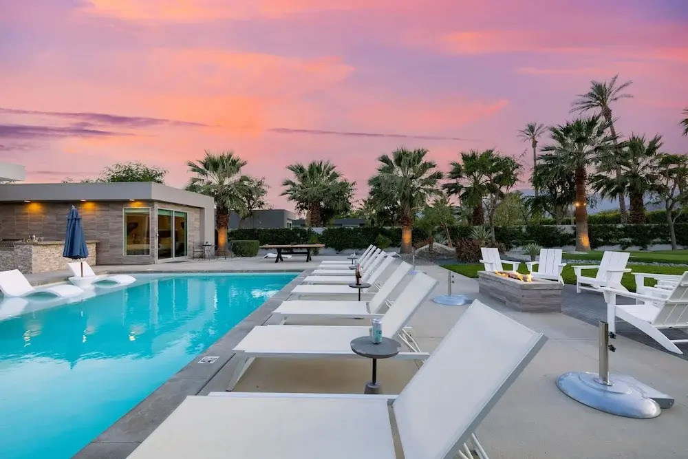 Polo Villa 3 by Avantstay Features Expansive Putting Green Pool Spa Outdoor Firepit 260328 6 Bedrooms