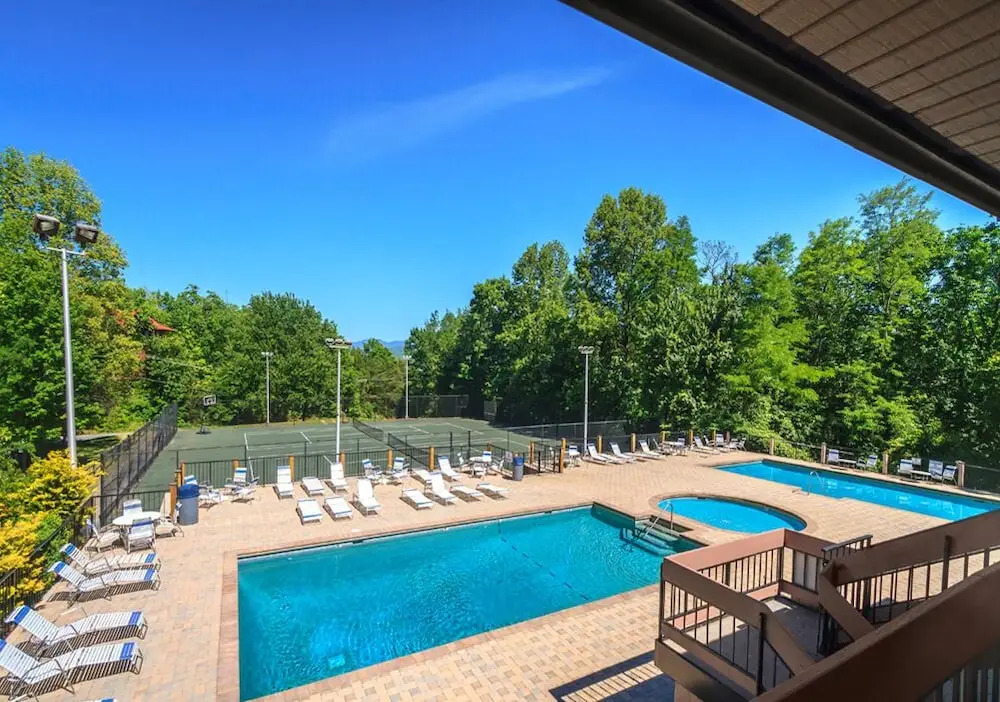 Above and Beyond 2 Bedroom with Hot Tub