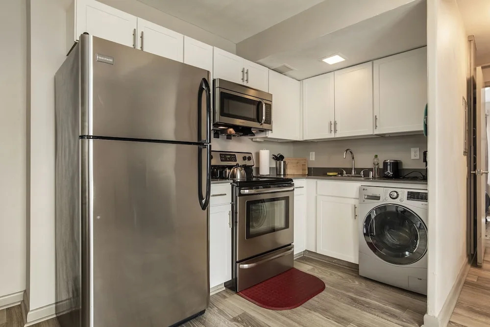 Bold Luxurious 1 bedroom Louisville getaway
