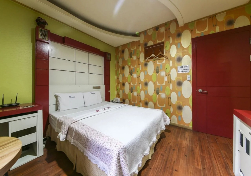 W Motel