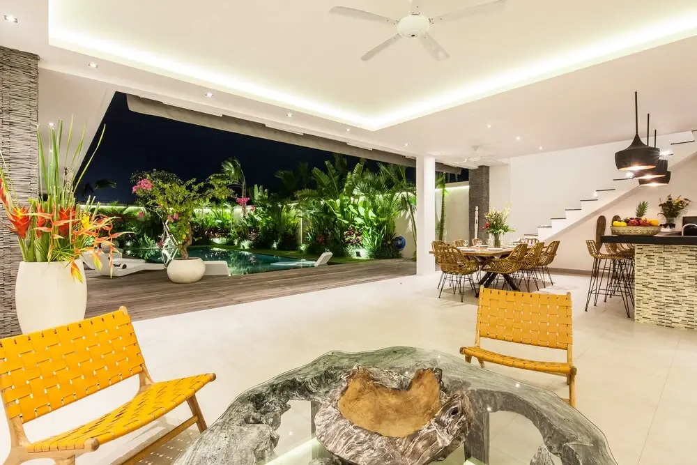 Captivating Villa Walk to the Beach
