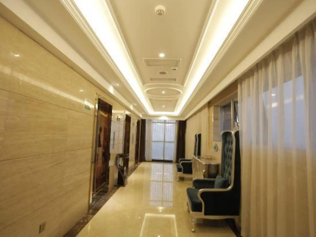Vienna International Hotel (Mount Emei Crystal Plaza Hotel)