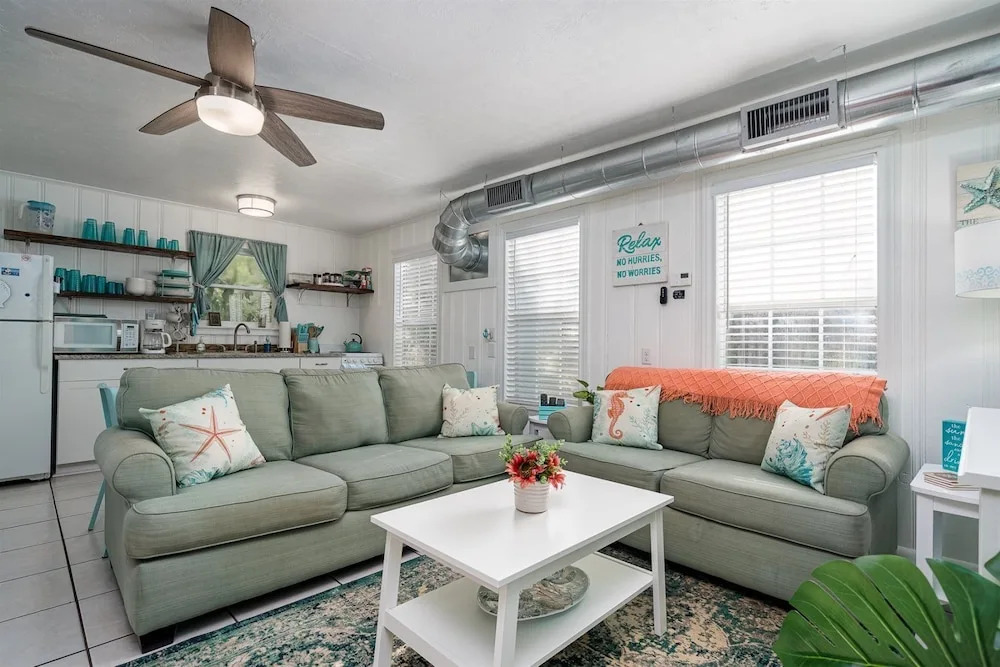 Caprice Cottage - Sun Harbor Cottage #1