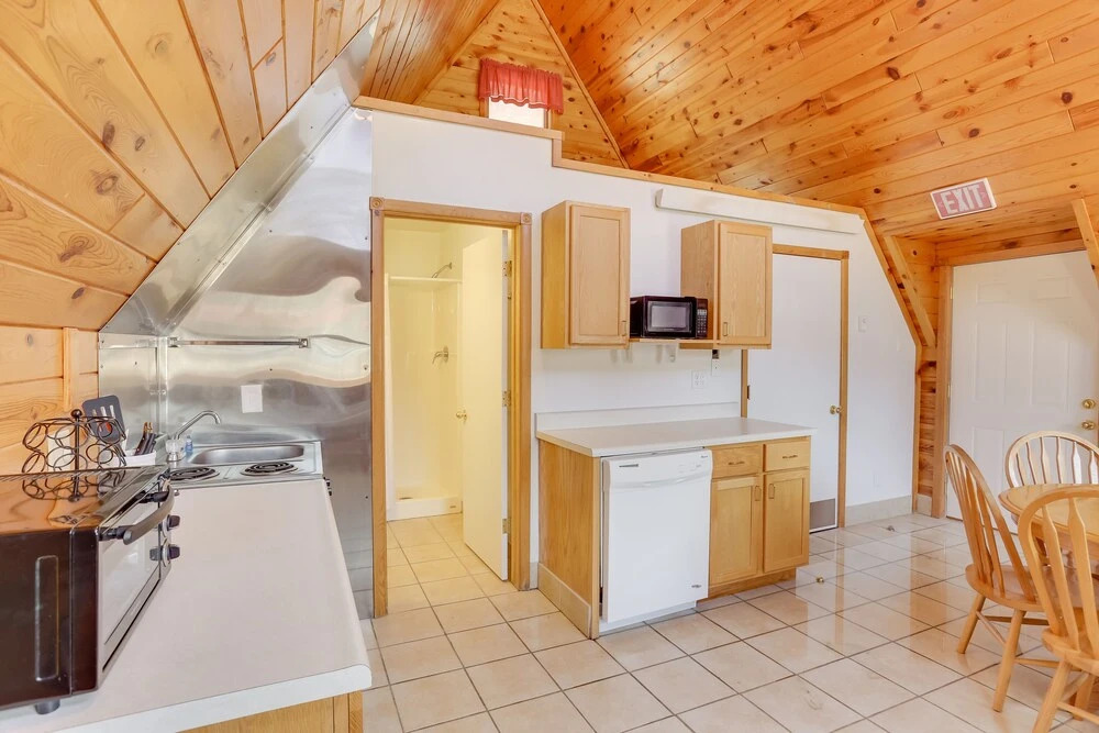 Cozy Keystone Cabin: Hot Tub, 3 Mi to Mt Rushmore!