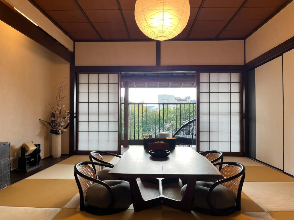 Sakahijiri gyokushoen