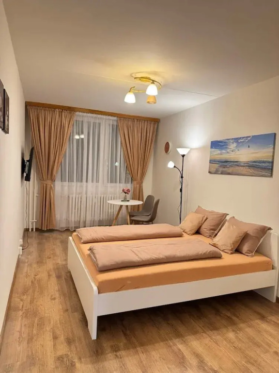 Charming Apart Near Center