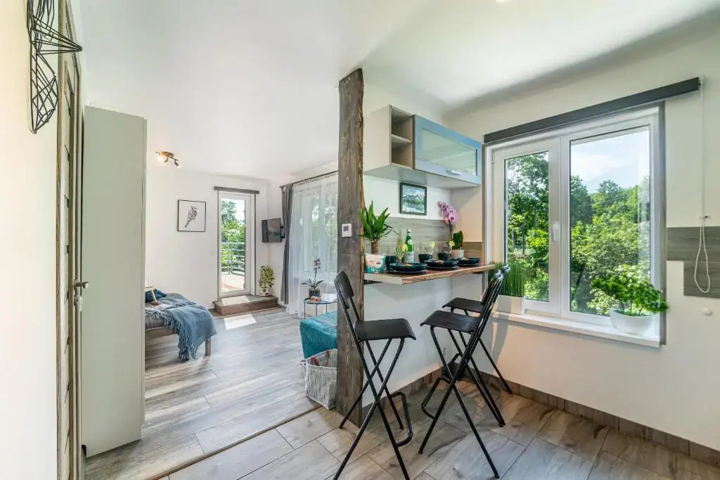 Green Garden & Private Parking Apartments with Playground