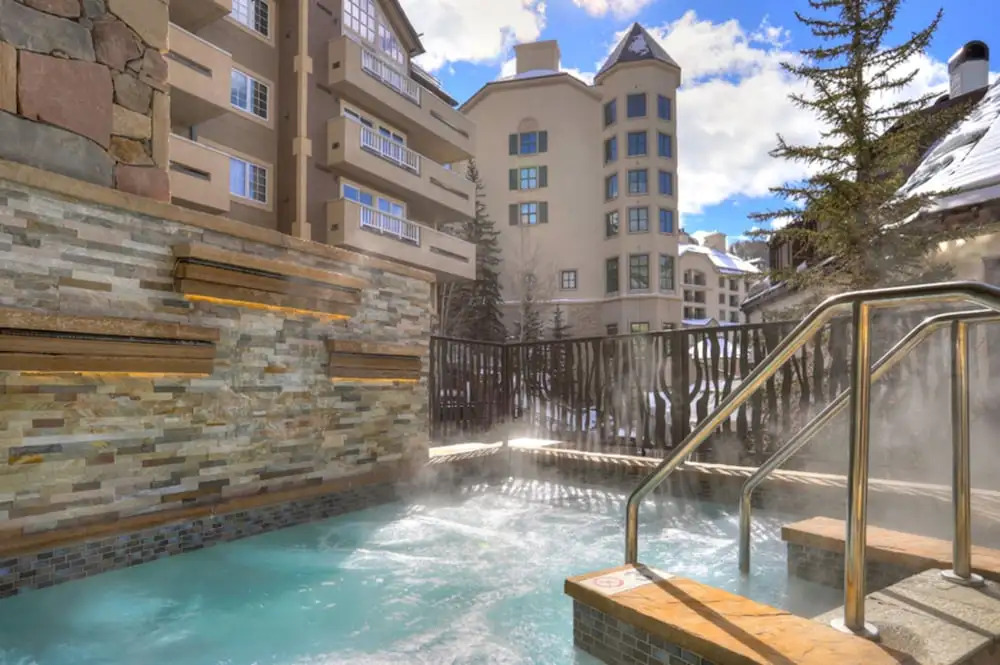 Modern and Updated St James Premium 3 Bedroom Residence 3 Condo by RedAwning