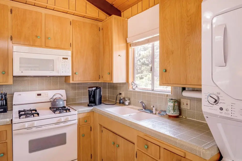 Mountain-view Haven w/ Deck in Pine Mountain Club