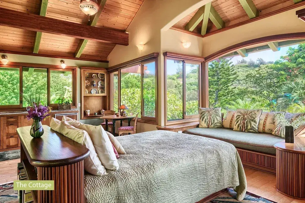 Sea Song in Kilauea With 4 Bedrooms and 6 Bathrooms