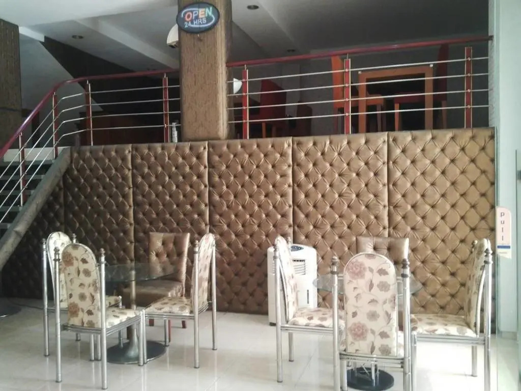 Metro Hotel