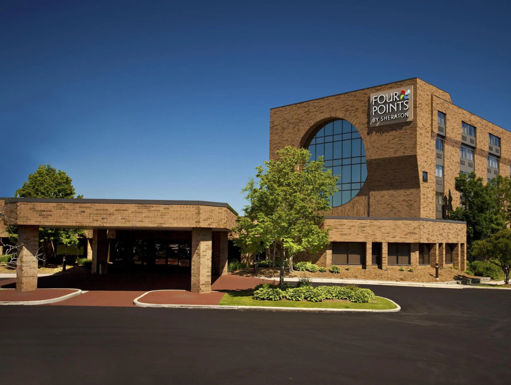 Four Points by Sheraton Milwaukee North Shore